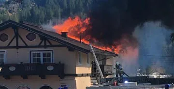 Dachstuhlbrand-Nachbarschaftshilfe Dachstuhlbrand-Nachbarschaftshilfe