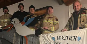 Feuerwehrstorch-gelandet Feuerwehrstorch-gelandet
